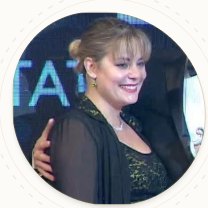 Elle receiving an industry award