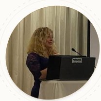 Elle presenting at a podium